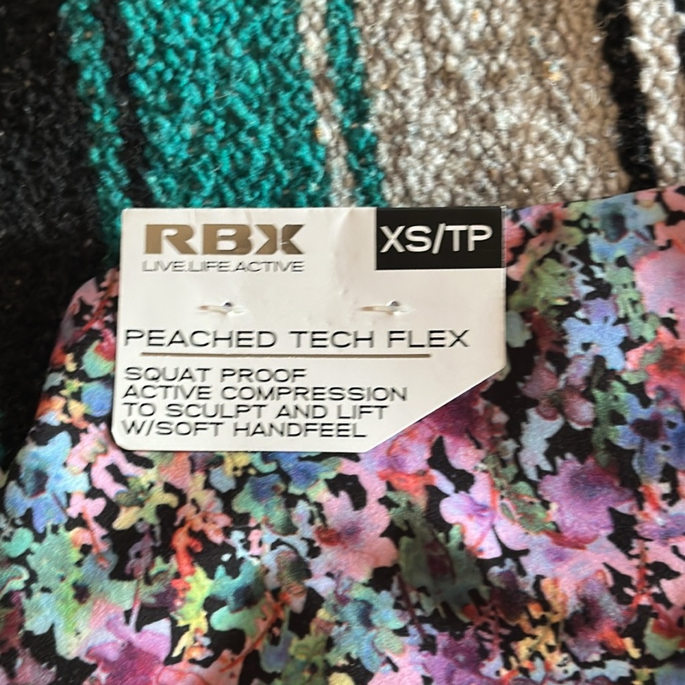 RBX *NWT* Women's Peached Tech Flex Floral Capri Leggings with Pockets - Picture 9 of 9
